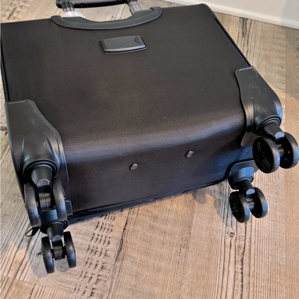 American Tourister Black Rolling Travel Bag - Picture 14 of 16